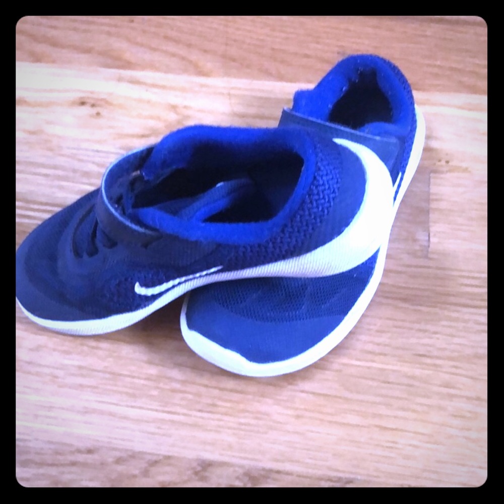 Nike Tennis Shoes 10C